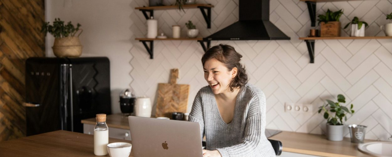 pexels-ekaterina-bolovtsova-4049794